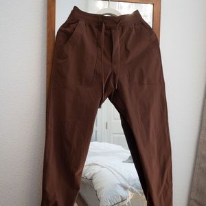 Lululemon Mens ABC Jogger S Brown Earth